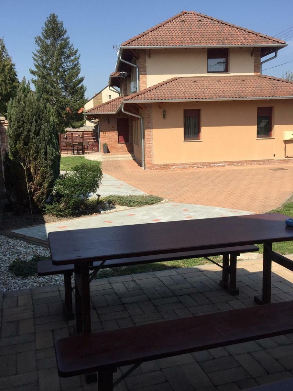 Cherry Apartmanhaz Sárvár Eksteriør billede